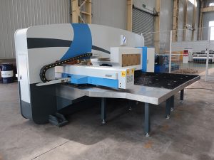 MAX-SF-30T используется прессовочный пресс cnc